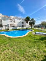 Brisas planta baja con acceso directo a la piscina - B&B