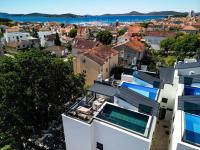 Villa Tria Quercus with Rooftop Pool - Chambres d’hôtes
