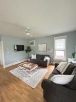 Magnolia Moon Cottage at East Lake Shores - B&B