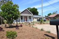 Cottage on 10th Cozy Retreat Near Downtown & Beach - Chambres d'hôtes Pensacola