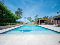 Luxury At Meadowbrook, Pool Home, Fire Pit, Fort - Bed and Breakfast Valdosta