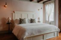 Book Village Inn - Fitzgerald Room King Bed - B&B Hobart