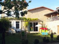 Maison de caractère avec jardin, terrasse et équipements famille - Proche plan d'eau et forêt - FR-1-653-47 - Bed and Breakfast