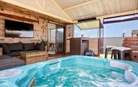 Salt Water Breeze -pet friendly-spa! - B&B Culburra Beach
