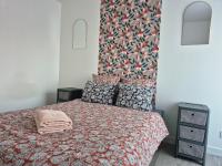 Appart T2, Résidence Charles Trenet - Bed and Breakfast