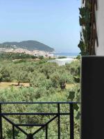 Hara's Top Floor Suite - B&B Skopelos Town