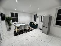 Luxury Furnished 2-king sizes bedroom Flat - B&B South Norwood