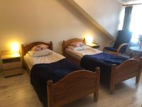 Dreibettzimmer mit Gemeinschaftsbad
