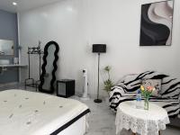 Queen Room with Garden View