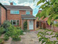 3 Bedroom House with Courtyard Garden and Parking - Ferienwohnung Chesterton