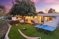 Clairemont Mesa Chic 4BR with Patio and Hot Tub - Chambres d'hôtes San Diego