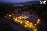 StayVista at Hearth & Haven with lawn, BBQ - B&B