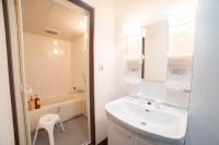 Leisure Stay Osaka USJ, 10min Universal Studio Japan, 11min to Namba and Shinsaibashi, 147m2 for 10ppl, Whole House Rental, Family kids friendly, 25m2 roof balcony, Gym&Yoga - Chambres d'hôtes Osaka