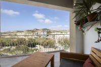 Spacious 3BD Apartment with Country Views & Large Front Terrace with Outside Furniture - Ferienwohnung Żebbuġ