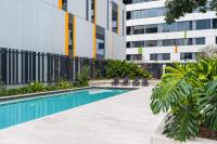 Chic 1 Bed Inner-City Retreat with Pool and Views - B&B Brisbane