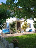 Casa Bianca Azzurra con piscina - B&B Niella Belbo