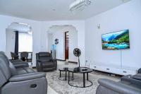 Sofitel Executive 4 bedrooms all ensuite own compound - B&B