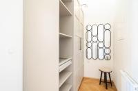 Studio Lit King-Size