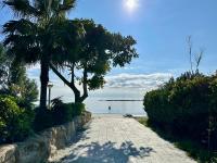 Beachfront apartment with Kids Room, Pool & 2 Workspaces - Bed and Breakfast Limasol