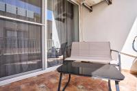 Sea Side Modern 2 BR Apartment in the Heart of Qawra Bugibba - Chambres d'hôtes San Pawl il-Bahar