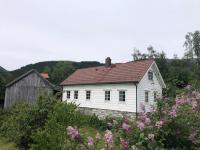 Charming farmhouse with jacuzzi and patio - Ferienwohnung Stryn