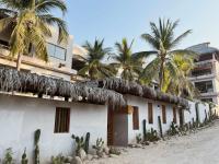 Casa Leah Puerto Escondido - Premium Seaside Getaway in Zicatela Luxury Boutique Stay - with 2 Outdoor Pools - Steps To The Beach and La Punta - 2 - B&B Puerto Escondido