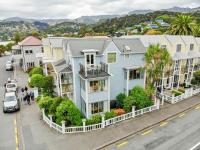 Waterfront Akaroa Retreat with Harbour Views & Balcony - Bruce Waterfront Apartment 31 - B&B Akaroa