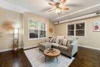 Modern IMD Condo - Workspace - Free Parking - B&B Chicago