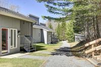 Tremblant Fun, Modern Condo, Games & Parking - B&B Mont-Tremblant