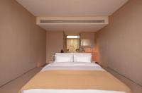 Queen Suite with Spa Bath