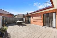 Clay & Clover - Where City Meets Coast - B&B Thebarton