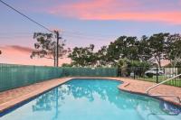 Two bedroom river view unit with pool - B&B Maroochydore