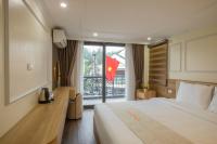 Habitación con cama extragrande y balcón