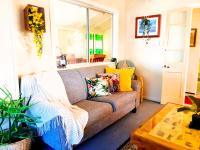 Oakwood House - Entire house rental - 4 bedrooms with Netflix and WiFi - B&B Tambo