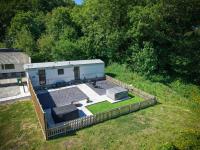 Hopkins Retreat - 3 Bedroom Caravan - Hot Tub - Chambres d'hôtes Swansea