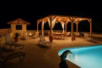 Chania's Diamond Villas - Aqua Bliss with Private Pools - Chambres d’hôtes Gavalochori