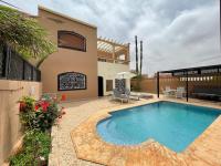 Modern villa with pool - B&B