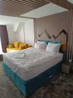 Estudio con vistas a las montañas