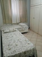 Habitación Triple Básica con baño compartido