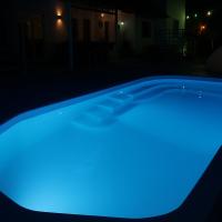 Boho Sisi Retreat - Poolside Oasis - B&B Sísion