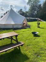 Hendre Glamping Retreat- The Sparrow's Nest - Bed and Breakfast Clydey