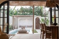 Casa Mimosa - 2BR Mediterranean Villa-Getaway Near Beach&Cafés - Chambres d'hôtes Tanah Lot