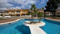 Bungalow familiar con piscina y terraza en El Campello By Turihome - Chambres d'hôtes El Campello