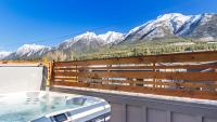Aurora Lights - Luxe Townhouse Private Hot Tub - B&B Canmore