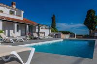 Villa Kati Bati, a perfect summer villa with pool - B&B Butkovići