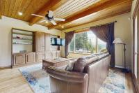 Lakeview Home with new hot tub - Sleeps 10 - B&B Sandpoint