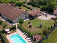 Maison de campagne climatisée avec piscine - 6 personnes - 3 chambres - Charente - B&B Saint-Médard