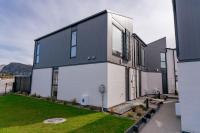 Explore Wanaka - Mountain Views, Riverside Locale Townhouse - Chambres d’hôtes Albert Town