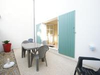 Appartement Intramuros avec Cour à Saint-Martin-de-Ré - FR-1-835-14 - Chambres d'hôtes Saint-Martin-de-Ré