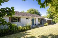 Urshalim - a beautifully positioned bungalow with open plan living - Bed and Breakfast East Williamston